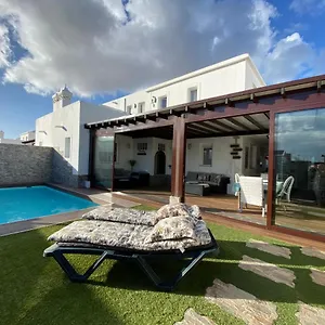 https://villa-laura-31-adults-only.in-canary-islands.com